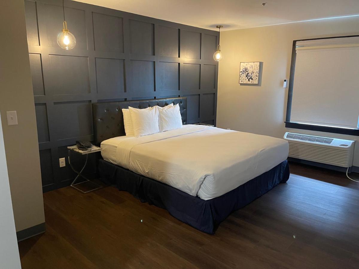 The Chateau Bloomington Hotel And Conference Center Экстерьер фото