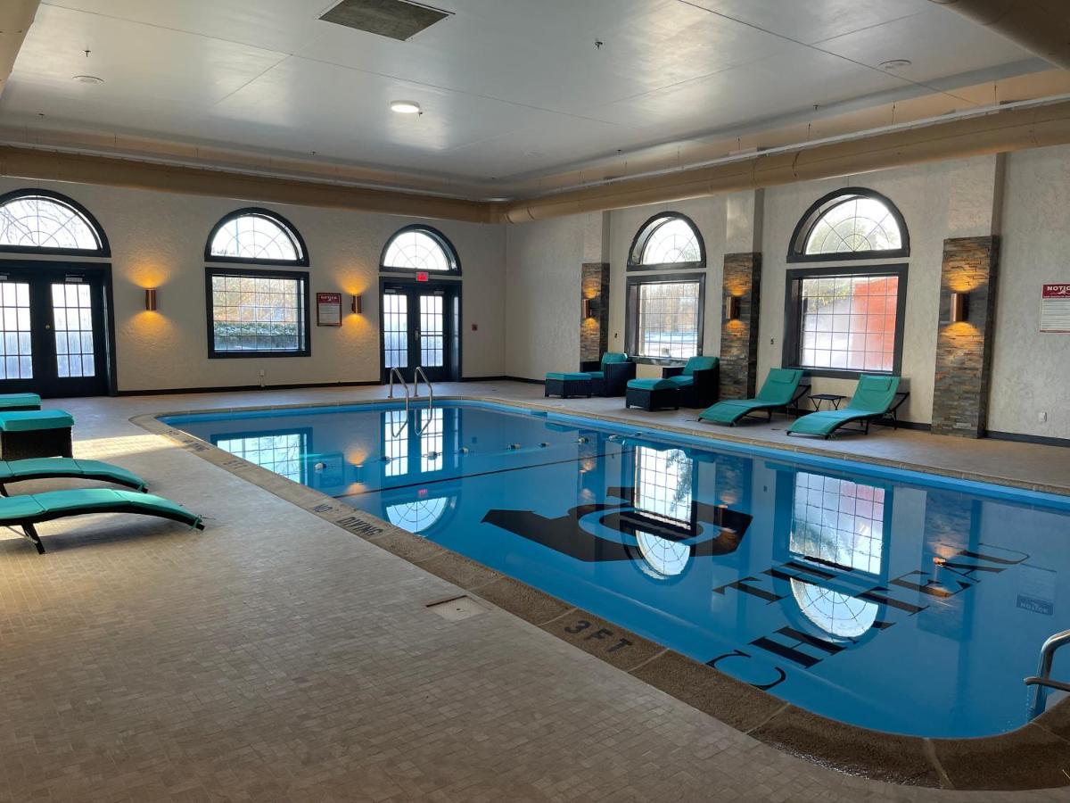 The Chateau Bloomington Hotel And Conference Center Экстерьер фото
