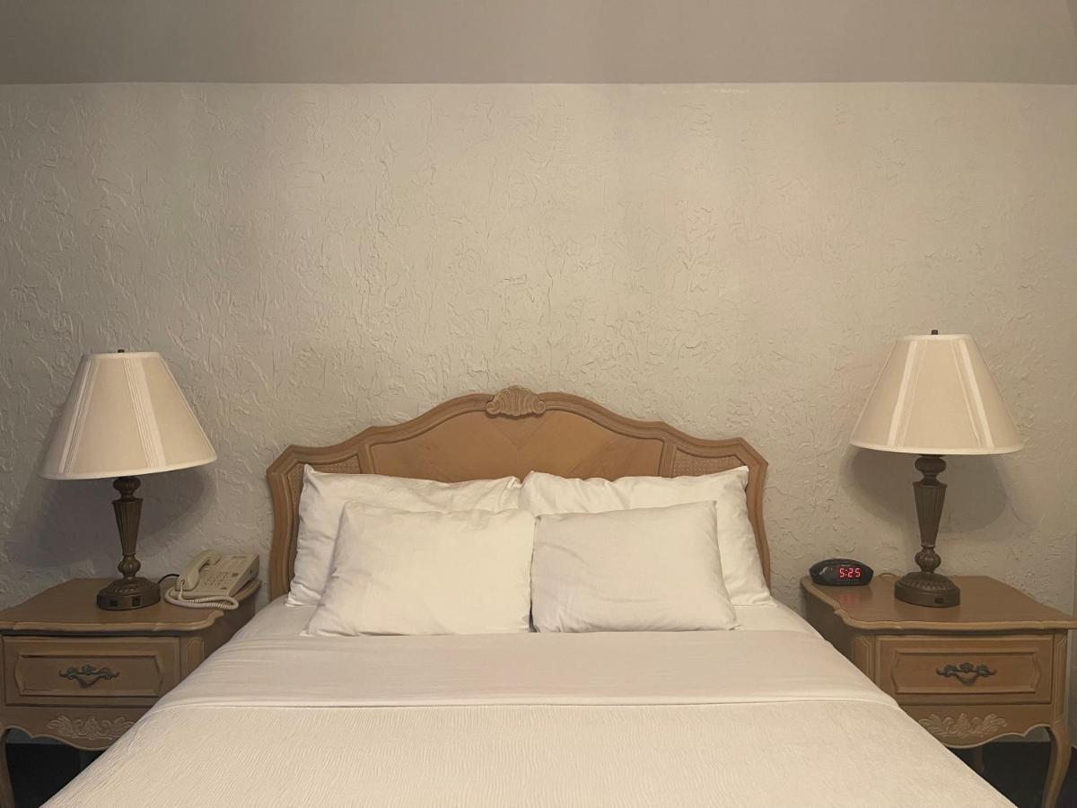 The Chateau Bloomington Hotel And Conference Center Экстерьер фото