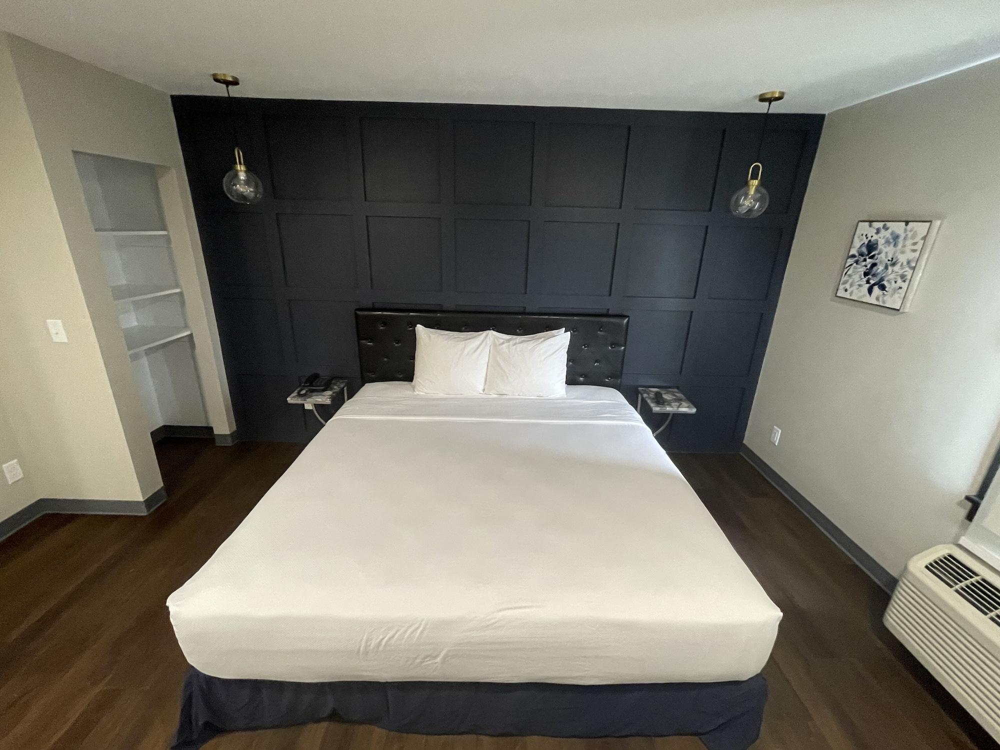 The Chateau Bloomington Hotel And Conference Center Экстерьер фото
