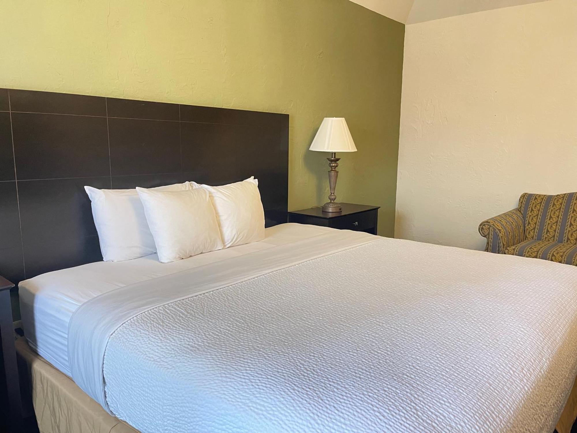 The Chateau Bloomington Hotel And Conference Center Экстерьер фото
