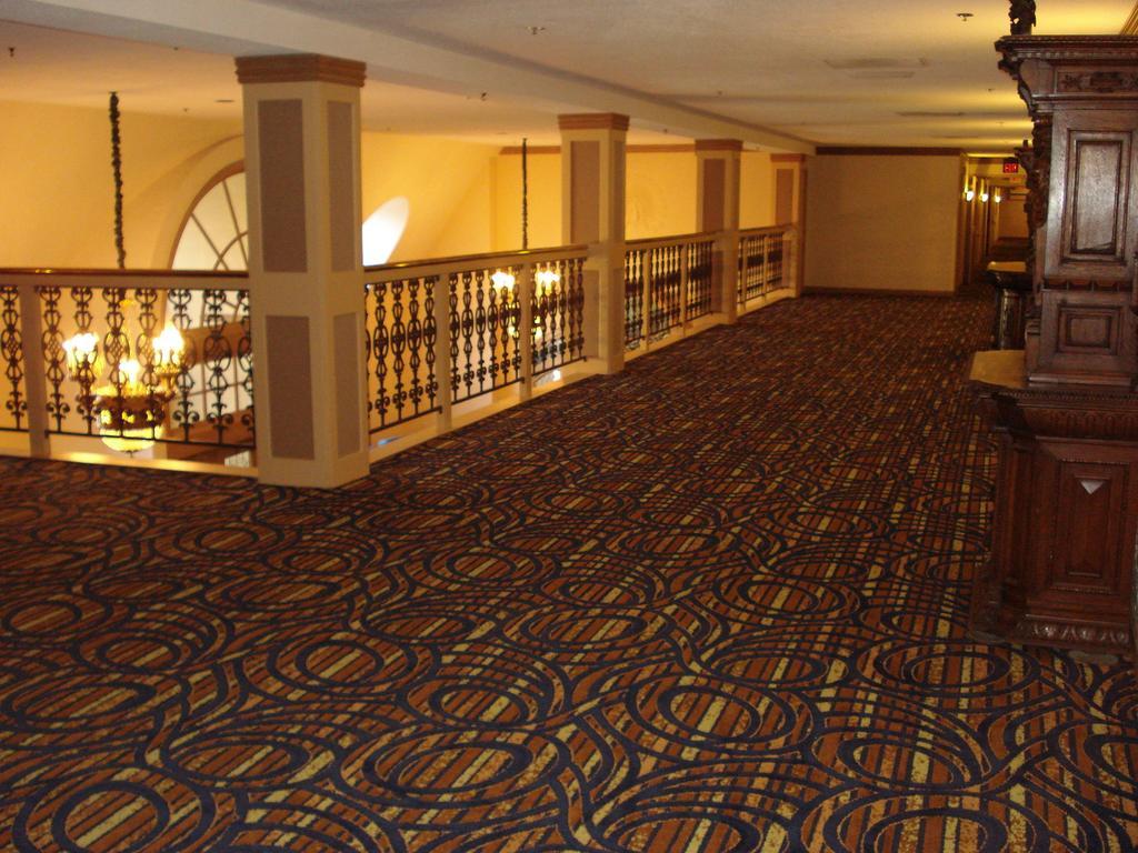 The Chateau Bloomington Hotel And Conference Center Экстерьер фото