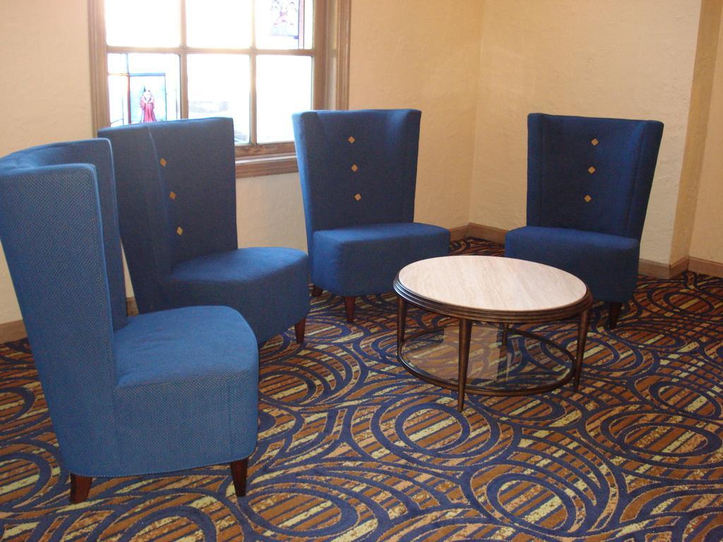 The Chateau Bloomington Hotel And Conference Center Экстерьер фото